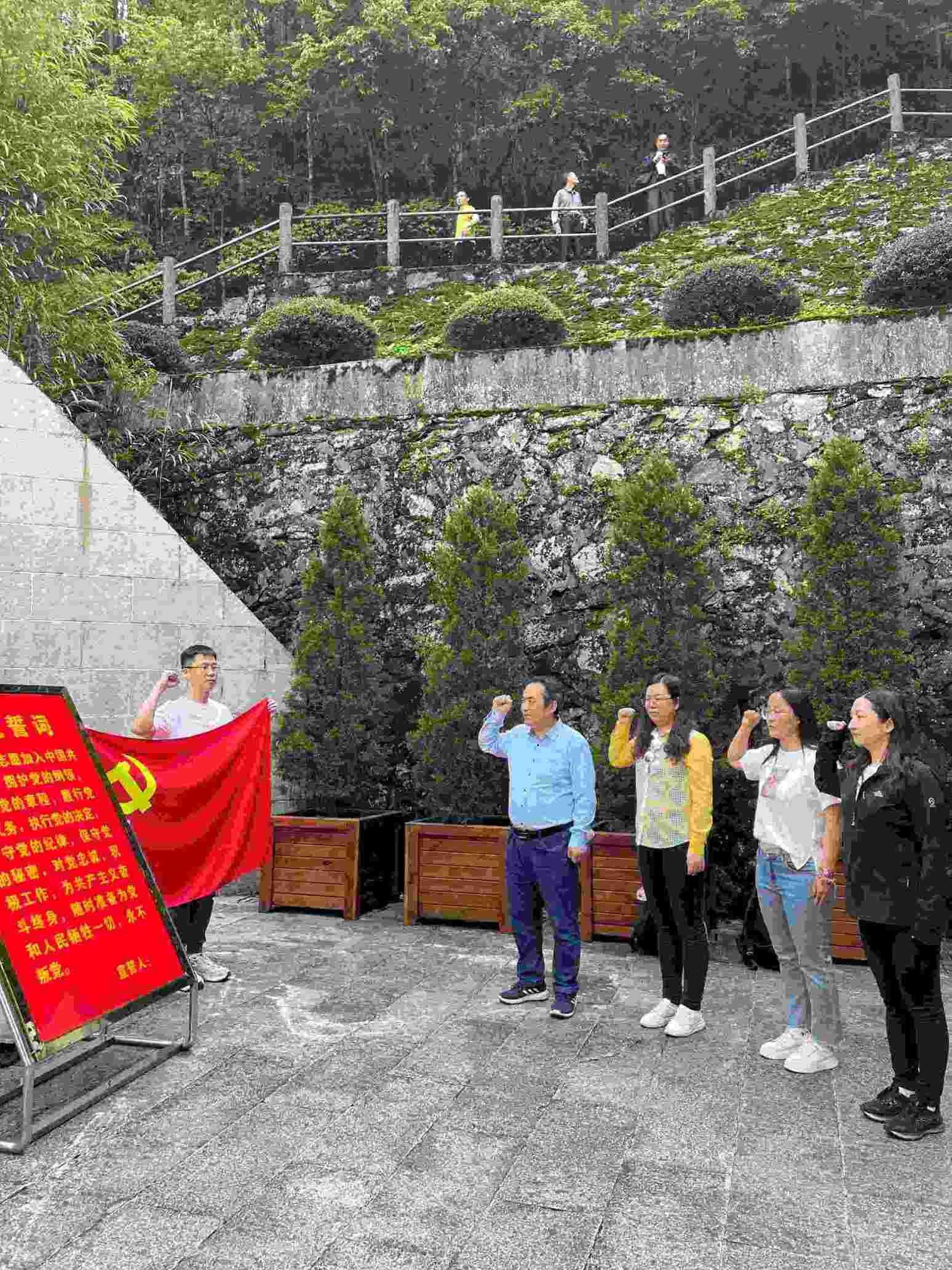 C:UsersDangBanDesktop4 (1) (1).jpg